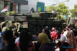 HUT TNI : Tank Leopard Singgah di Sragen, Warga Heboh Berfoto