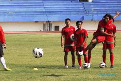FOTO PERSIS VS MARTAPURA FC : Persis Solo Berlatih Hadapi Martapura FC