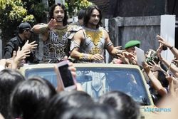 FOTO MAHABHARATA DI INDONESIA : Aktor Mahabharata Diarak di Denpasar