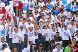 FOTO TERIMA KASIH SBY : Ribuan Orang Jalan Sehat Terima Kasih SBY
