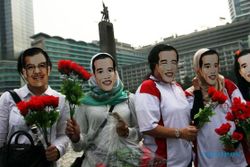 FOTO PELANTIKAN JOKOWI-JK : Sukarelawan Jokowi-JK Gelar Aksi Damai