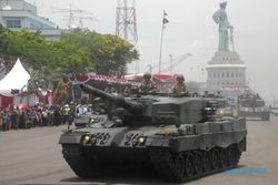 FOTO HUT KE-69 TNI : Tank Leopard Lengkapi Defile Hari TNI