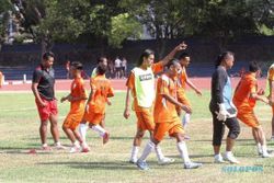 BABAK 8 BESAR DIVISI UTAMA : Persis Solo Diserang Suporter Pusamania Borneo FC, PT LI Lepas Tangan