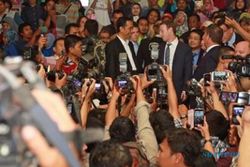 KUNJUNGAN MARK ZUCKERBERG : Posting Foto, Bos Facebook Komentari E-Blusukan Jokowi