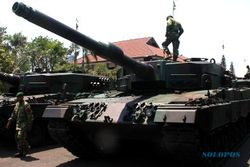 PAMERAN ALUTSISTA : TNI AD Pamer Tank dan Helikopter di Monas