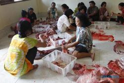 IDULADHA 2014 : Ribuan Warga Semarang, Rela Antre Berjam-jam demi Daging Kurban 