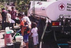 FOTO KEKERINGAN JATENG : PMI Kucurkan 2,7 Juta Liter Air Bersih