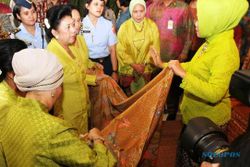 FOTO HARI BATIK NASIONAL : Ibu Negara Tengok Pameran Batik Nusantara