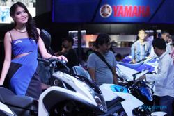 FOTO INDONESIA MOTORCYCLE SHOW 2014 : Begini Senyum SPG Yamaha di Imos 2014