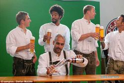 PRESTASI KLUB : Bayern Munich
Rayakan Puncak Klasemen di Oktoberfest