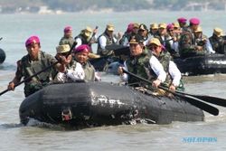 FOTO HARI TNI 2014 : Begini Jika Gubernur Operasi Pendaratan