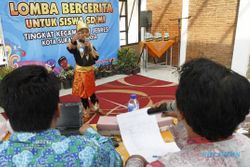 FOTO LOMBA MENDONGENG : 12 Wakil Kelurahan Se-Jebres Adu Bercerita