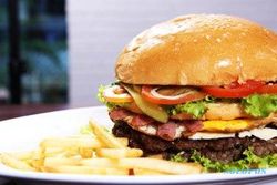 KULINER SOLO : Nikmati Mantapnya Burger Raksasa...