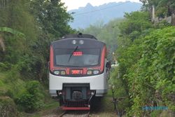 RAILBUS BATARA KRESNA  : Railbus Belum Dorong Migrasi Pengguna Kendaraan Pribadi