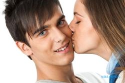 TIPS CINTA : Inilah 8 Tipe Ciuman dan Maknanya 