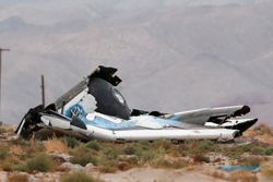 KECELAKAAN PENERBANGAN : Pesawat Virgin Galactic Meledak di California, 1 Tewas, 1 Luka