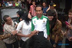 AGENDA PRESIDEN : Jokowi Makan Siang di Ayam Goreng Mbah Karto, Ini Kisah Pemilik Warung Makan