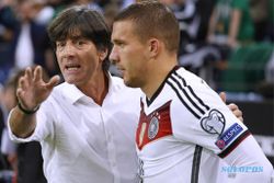 KARIR PEMAIN : Loew Minta Podolski Pertimbangkan Kariernya di Arsenal