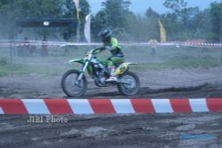 TAHUN BARU 2015 : Kejuaraan Grasstrack Semarakan Pergantian Tahun