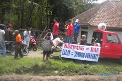 Warga 2 Desa Demo Kandang Ayam Cabeyan Sukoharjo