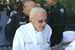 KISAH UNIK : Kakek 90 Tahun Dipenjara karena Memberi Makan Pengemis
