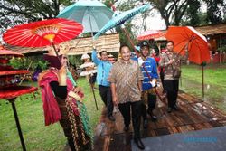 FOTO FESTIVAL PAYUNG INDONESIA : Menteri Pariwisata Hadiri Festival Payung di Solo
