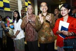 FOTO PRESIDEN JOKOWI : Ini Tampilan Jokowi saat Wisuda Kaesang