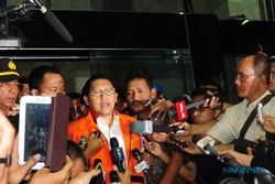 GEGER RUTAN KPK : Tahanan Kena Sanksi, Adnan Buyung Minta KPK Dibubarkan