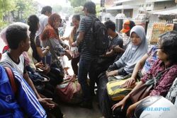 AKSI MOGOK ANGKUTAN : Truk Kodim dan Satpol PP Angkut Penumpang di Temanggung