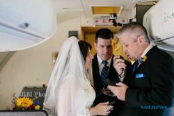 KISAH UNIK : Romantisnya Menikah di Pesawat