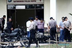 ANGGOTA TNI DITEMBAK BRIMOB : Kapolri Laporkan Keributan di Mako Brimob ke Presiden