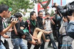 FOTO KENAIKAN HARGA BBM : Begini Demonstran Korban Polisi di Semarang