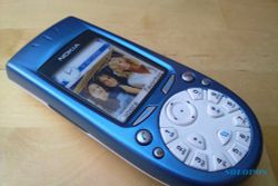 SERBA LIMA : 5 Ponsel Nokia yang Melegenda