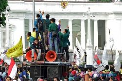 FOTO PROTES HARGA BBM : Demo Mahasiswa Capai depan Istana