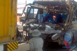 KECELAKAAN BIOYOLALI : Bus Hantam Truk Trailer di Banyudono Boyolali, 3 Orang Terluka
