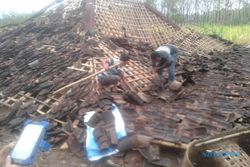 ANGIN KENCANG SRAGEN : Plupuh Diterjang Angin Ribut, Puluhan Rumah Rusak