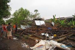 ANGIN KENCANG BOYOLALI : Diterjang Puting Beliung, Rumah di Wonosegoro Rata dengan Tanah