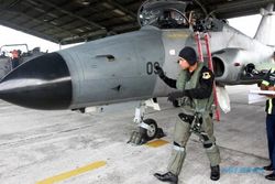 FOTO ALUTSISTA TNI : Skadron Hawk Medan Latihan Maverick