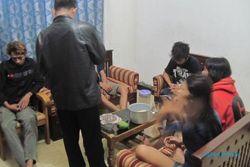 PENYAKIT MASYARAKAT : Serumah, 3 Pemuda dan 2 Gadis di Jatinom Klaten Digerebek