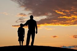 TIPS KELUARGA : Ini Peran Ayah bagi Keluarga
