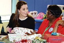 KATE MIDDLETON ke AS, Bungkus Kado untuk Anak-Anak   