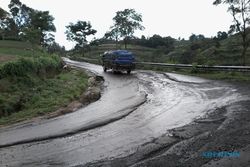 INFRASTRUKTUR BOYOLALI : Jalan Solo-Selo-Borobudur Rusak Parah, Warga Sambat
