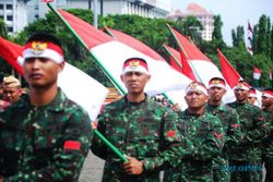 FOTO ALUTSISTA TNI : Barisan Merah Putih di Monas Buka Pameran
