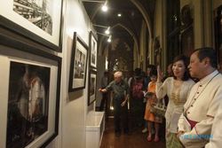 MUSEUM SURABAYA : Ngeri, Ada Foto Bisa Mengamati Gerak Pengunjung