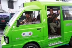 FOTO ANGKOT BOGOR : Wow, Ada Angkot Bertenaga Listrik di Bogor!
