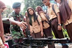FOTO ALUTSISTA TNI : Hari Juang Kartika 2014, TNI Pamer Senjata