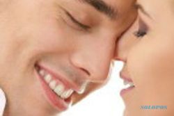 TIPS KESEHATAN : Ciuman Bisa Sebabkan Penyakit Herpes