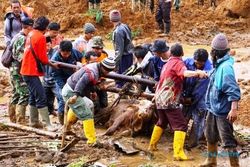 LONGSOR BANJARNEGARA : Korban Ditemukan Sudah 64 Orang, Pencarian Terkendala Cuaca