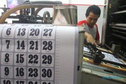 FOTO PERGANTIAN TAHUN : Permintaan Kalender Meningkat 50%