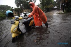 HUJAN DERAS SOLO : Catat! Beberapa Ruas Jalan Tergenang Setelah Diguyur Hujan Lebat